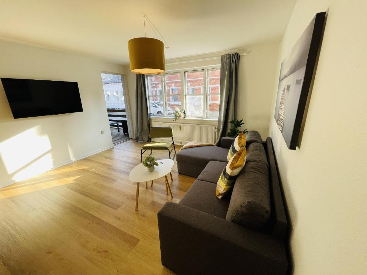 Aday - Central Terrace Apartment In Hjørring Extérieur photo