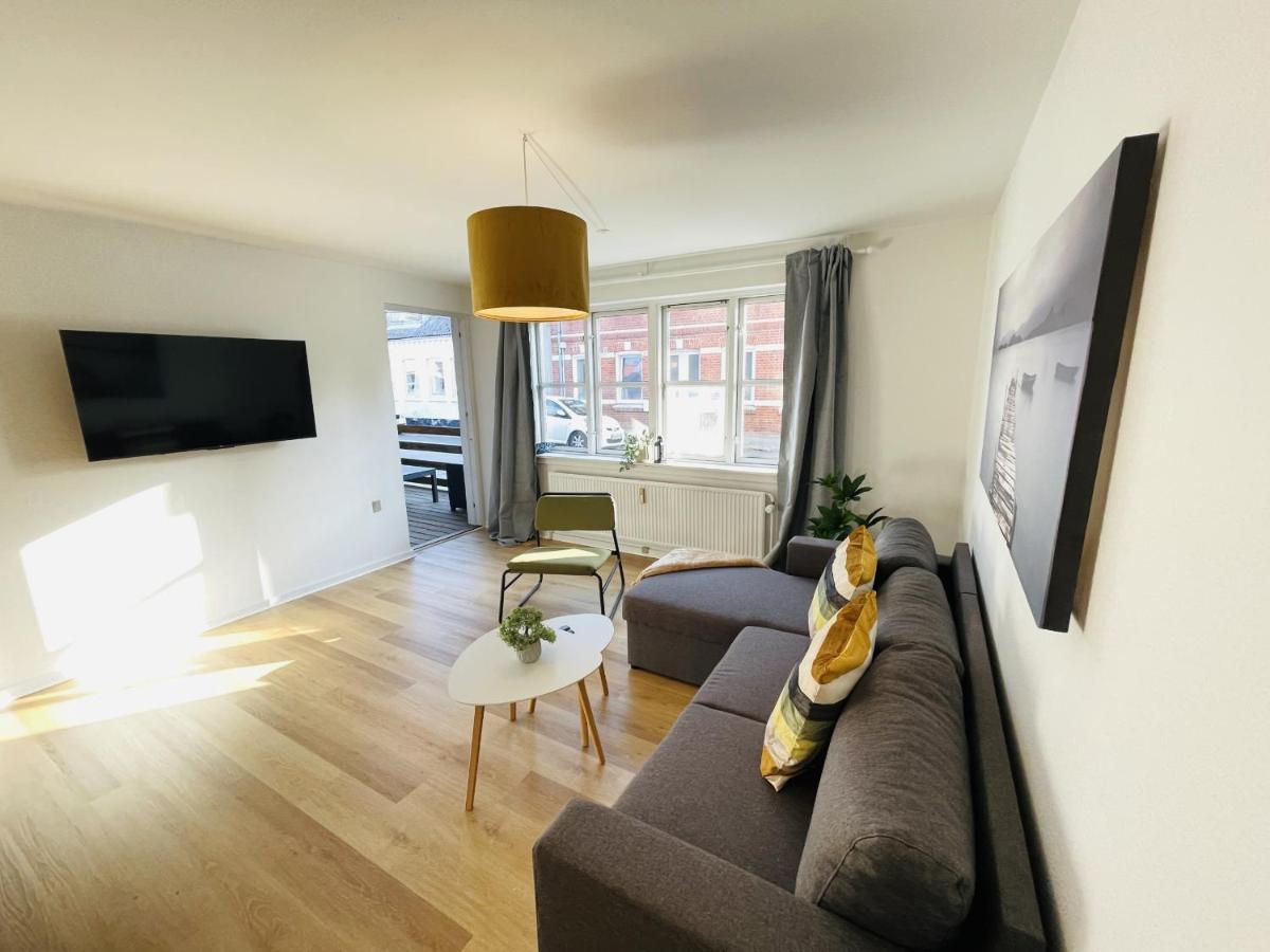 Aday - Central Terrace Apartment In Hjørring Extérieur photo