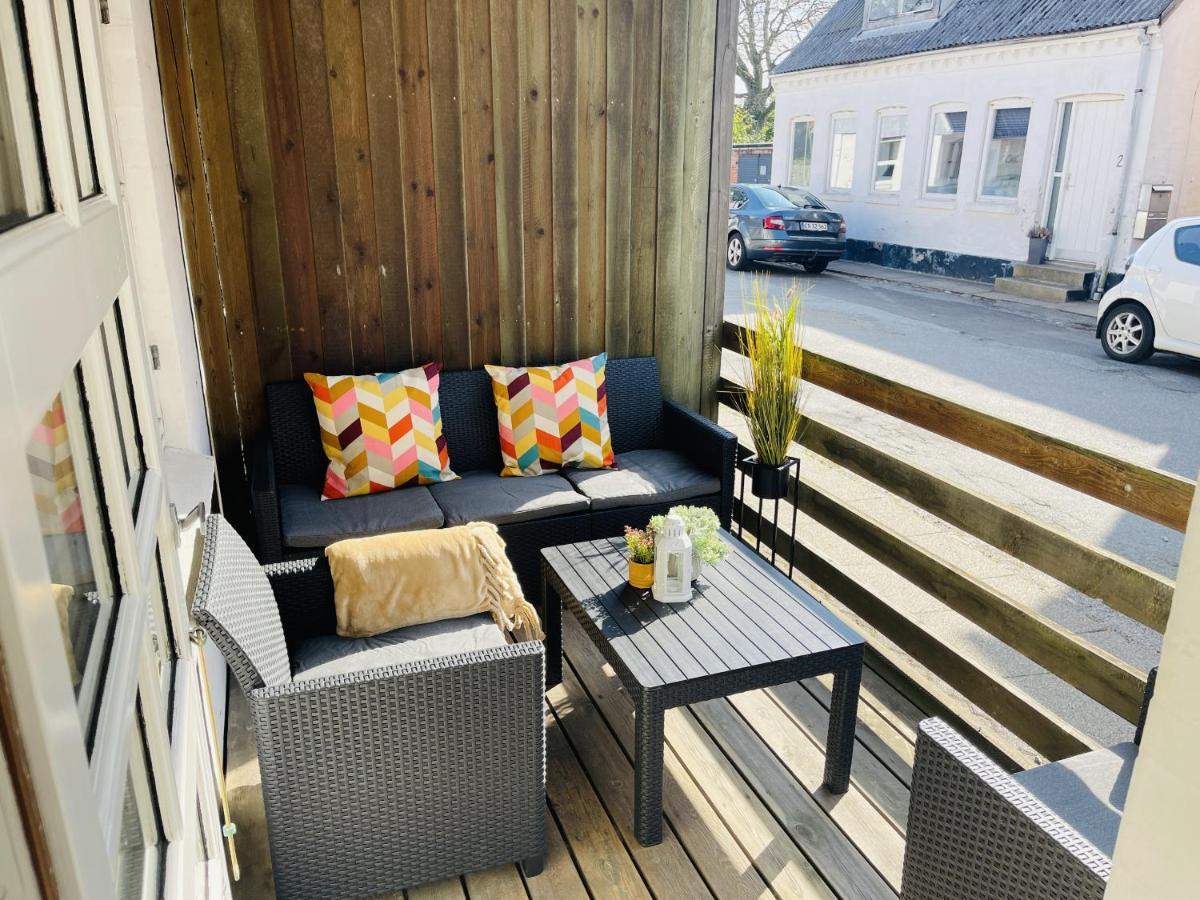 Aday - Central Terrace Apartment In Hjørring Extérieur photo