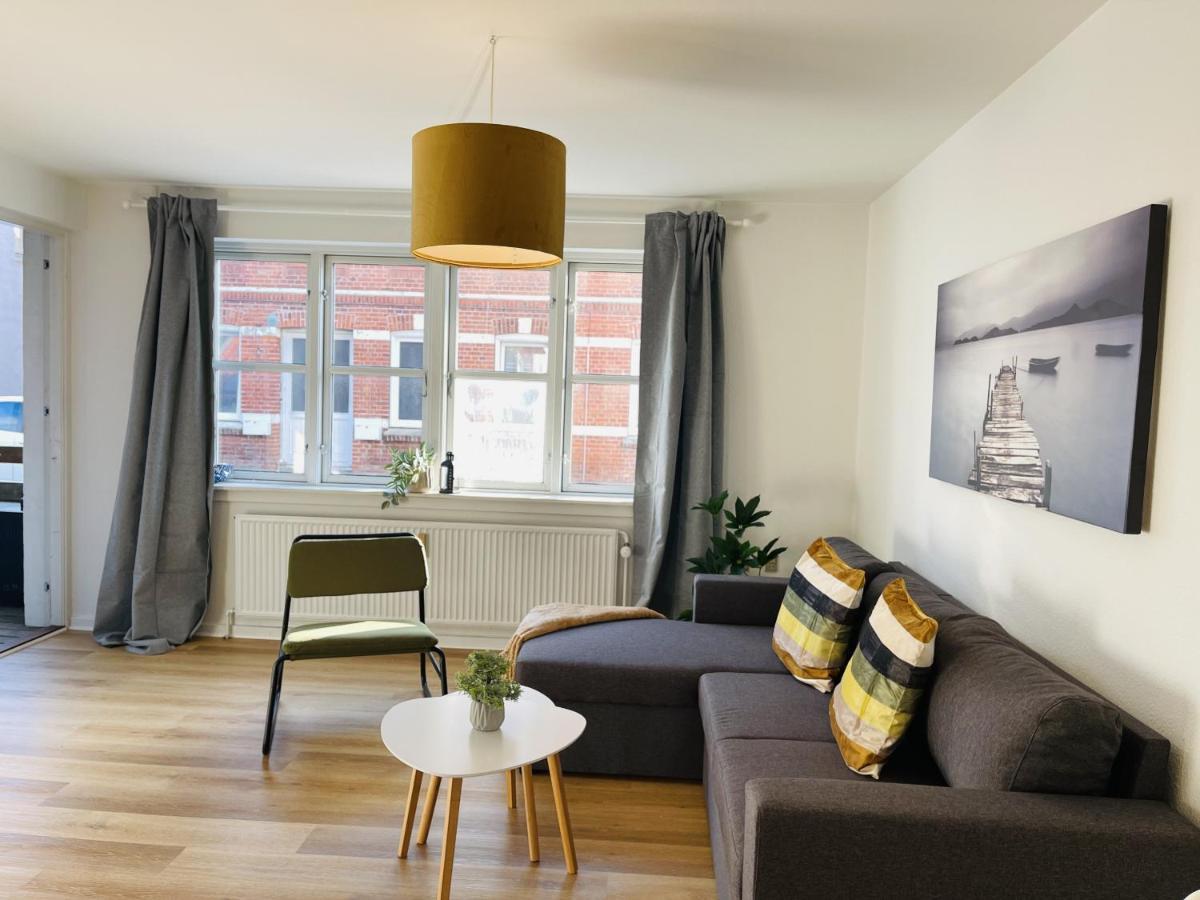 Aday - Central Terrace Apartment In Hjørring Extérieur photo
