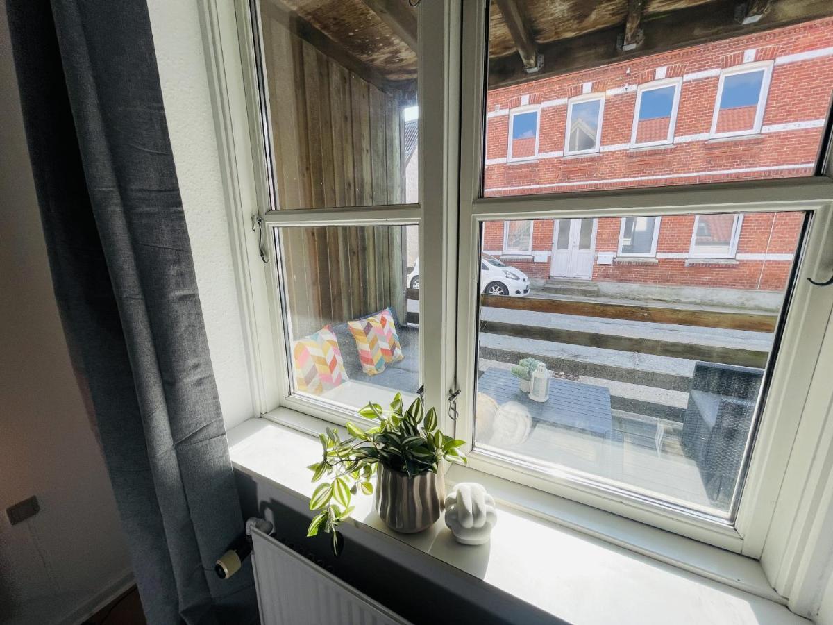 Aday - Central Terrace Apartment In Hjørring Extérieur photo